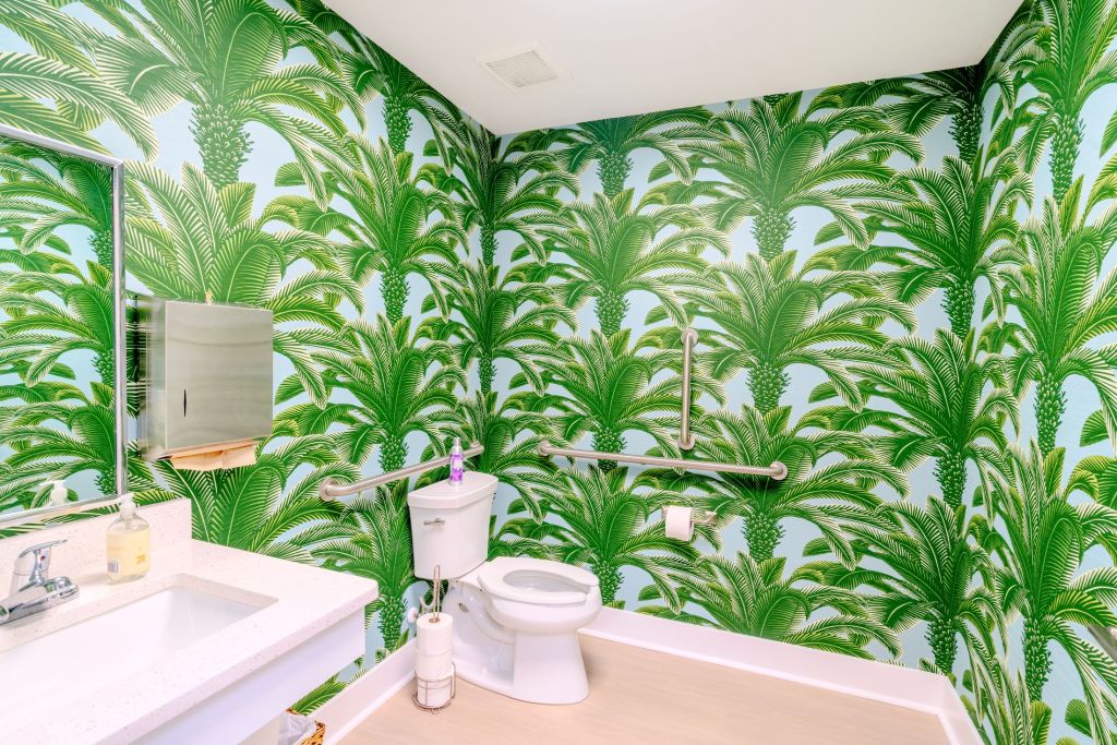 Black Mytle Endodontics Restroom