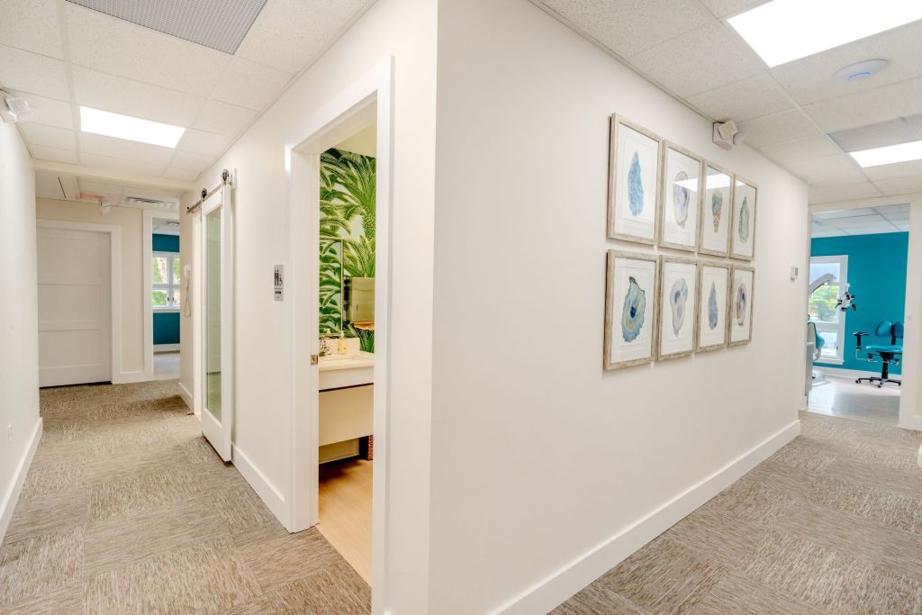 Black Mytle Endodontics Hallway
